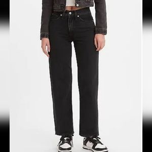 NWT LEVIS WOMAN 94 BAGGY STRAIGHT JEANS 28